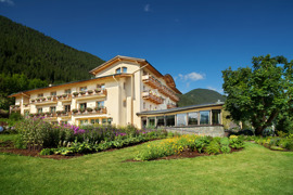 Strandhotel am Weissensee Panoramabild Sommer