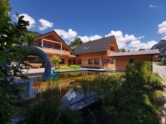 Ansicht Haus mit Teich